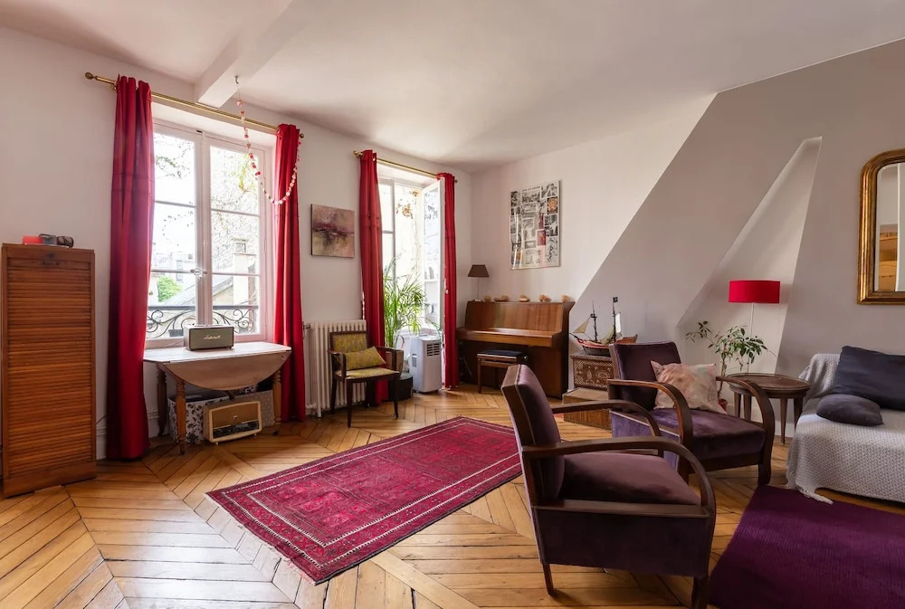 Paris Hideaway in the Theatre District