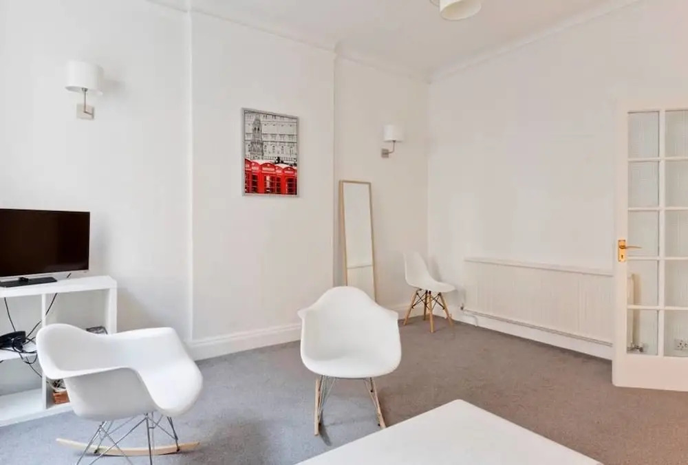 Oxford Circus Luminous Gem, Sleeps 4
