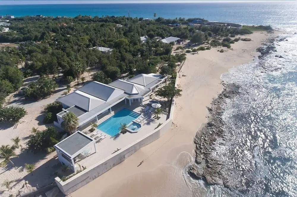 Beachfront Bliss, Pool, AC, Free Wifi, Concierge, Exclusive Terres Basses Location