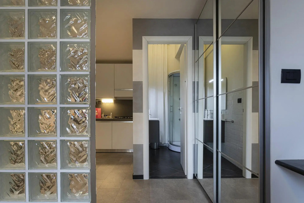 Dante 9 in Genova with 1 bedrooms and 1 bathrooms