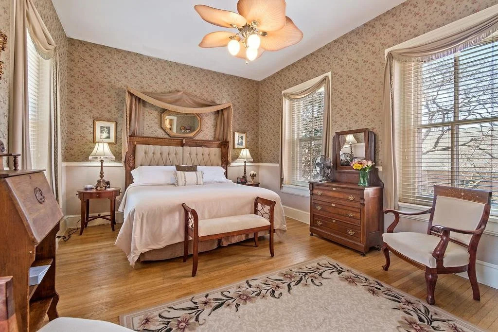 Lovelace Manor Bed and Breakfast