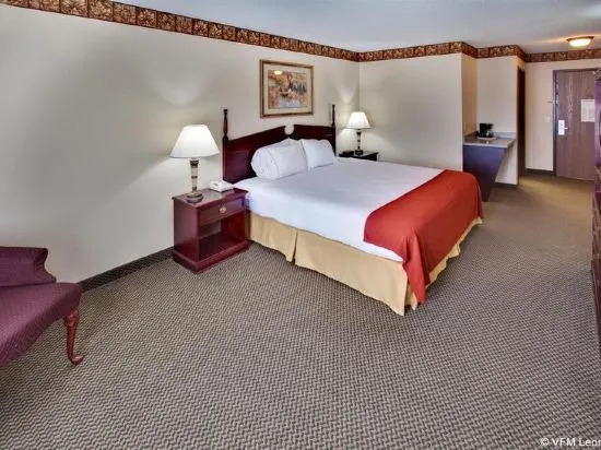 Holiday Inn Express Watertown