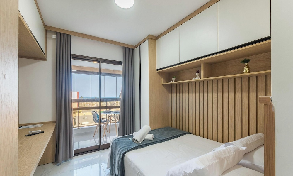 SMT - Building 750m From the Beach in Salvador