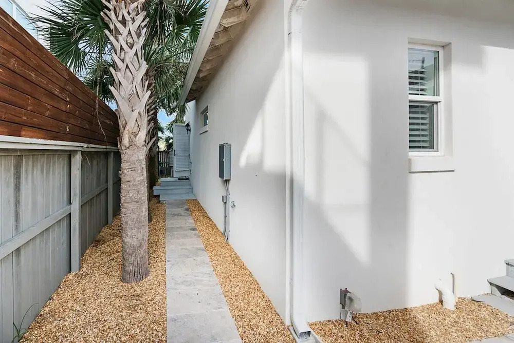 100 Steps to Beach Deck w Ocean View Beach Gear