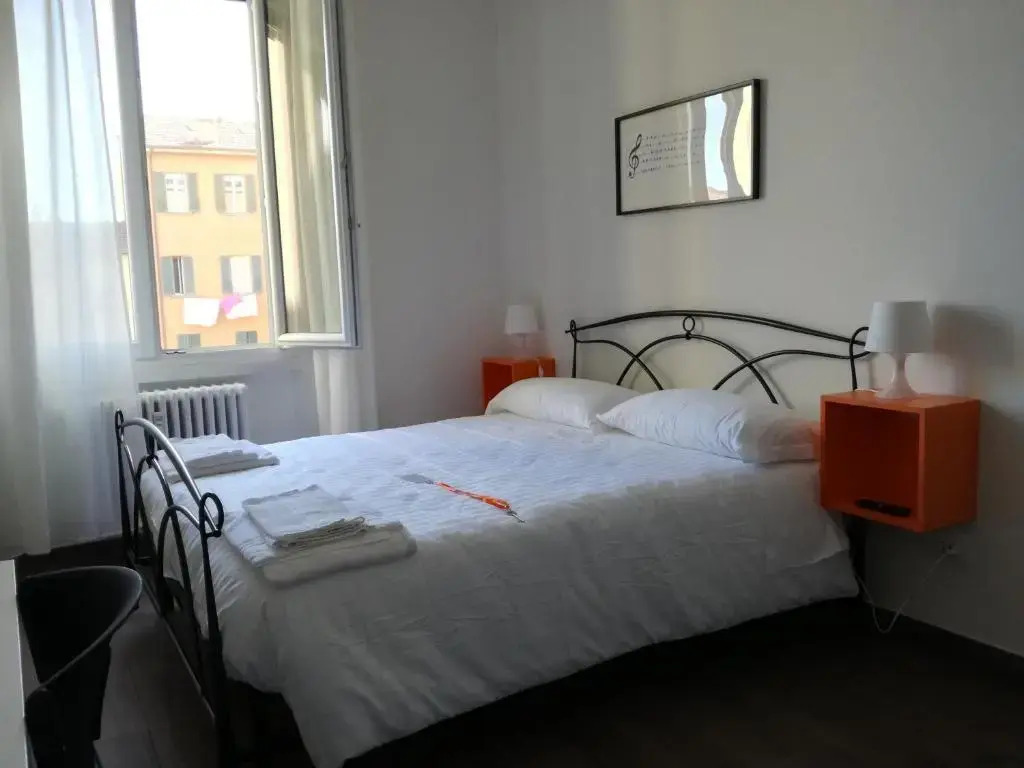 Отель Mambo Suites
