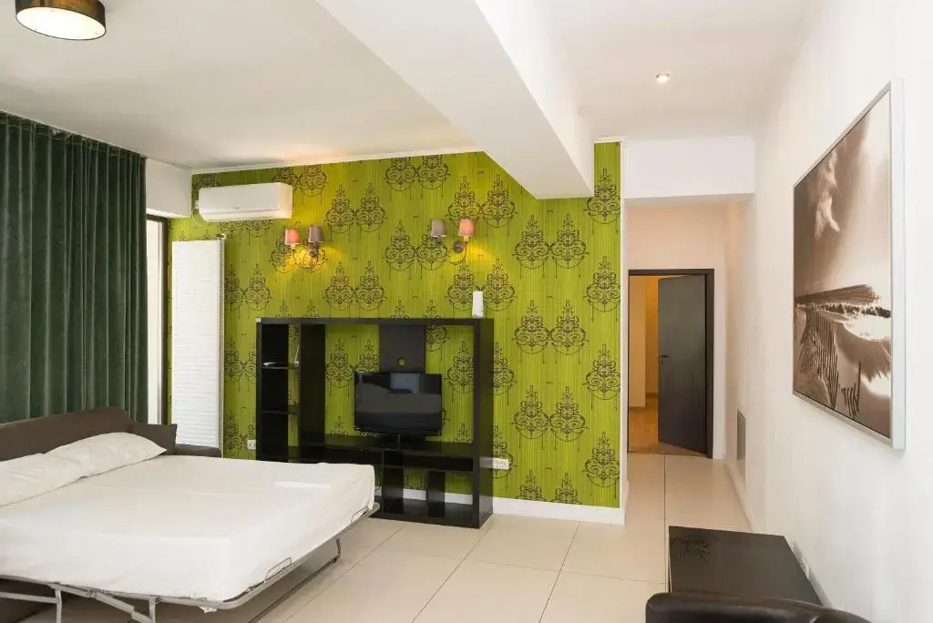 Green Lake Apartment 5