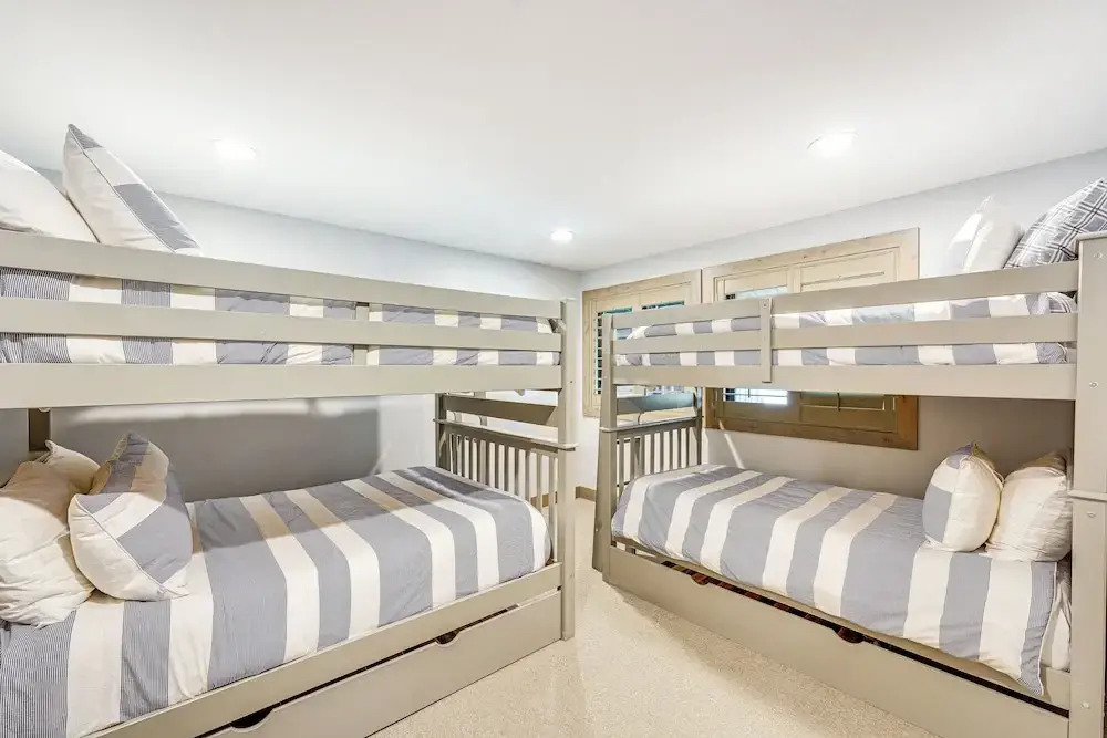 Cozy Sun Valley Townhome w/ Mountain Views!