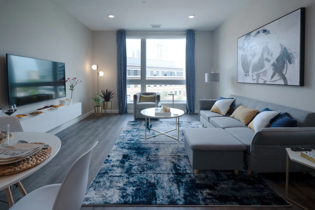 Luxurious 2BR - 2Bath W/ Gym | Downtown at Yale
