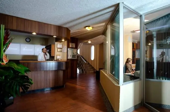 Travelers Edificio Rayda