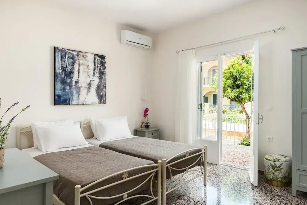 ALS Holiday Houses by Konnect, 900m from Ipsos Beach