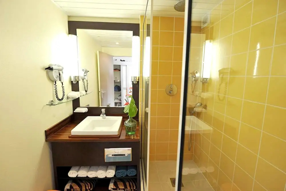 Studio in Le Gosier, with Wonderful Sea View, Furnished Terrace And Wifi - 10 M From the Beach