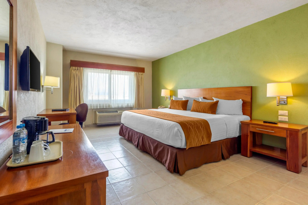 Comfort Inn Puerto Vallarta Golfside & Marina