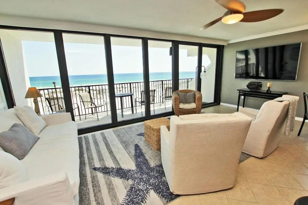 Island Winds West 280 by Youngs Suncoast