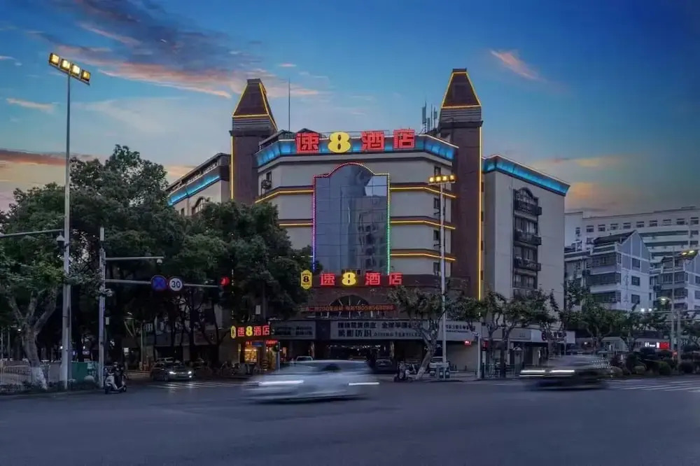 Super 8 Hotel