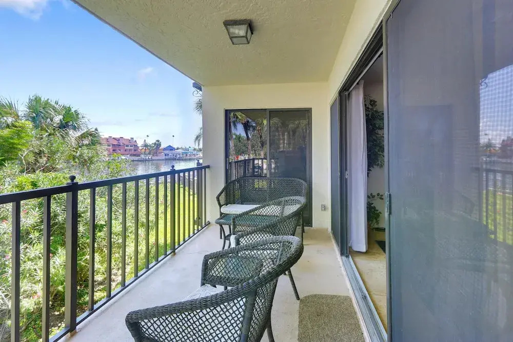 Land's End 208 Building 1 Bay Views / Updated 2 Bdrm Condo!