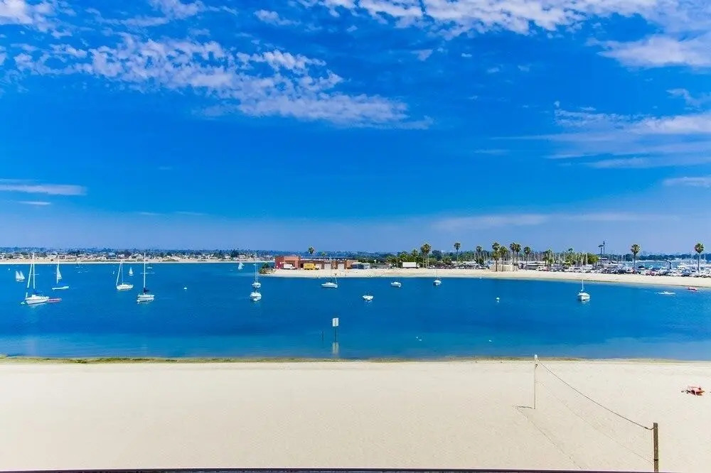 Waterfront Getaway 7 9 Bedrooms 8.5 Bathrooms Townhouse