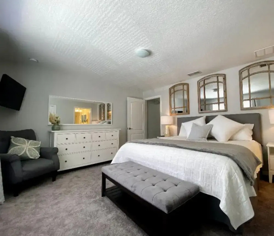 Amazing 4bdr House w Pool - PP