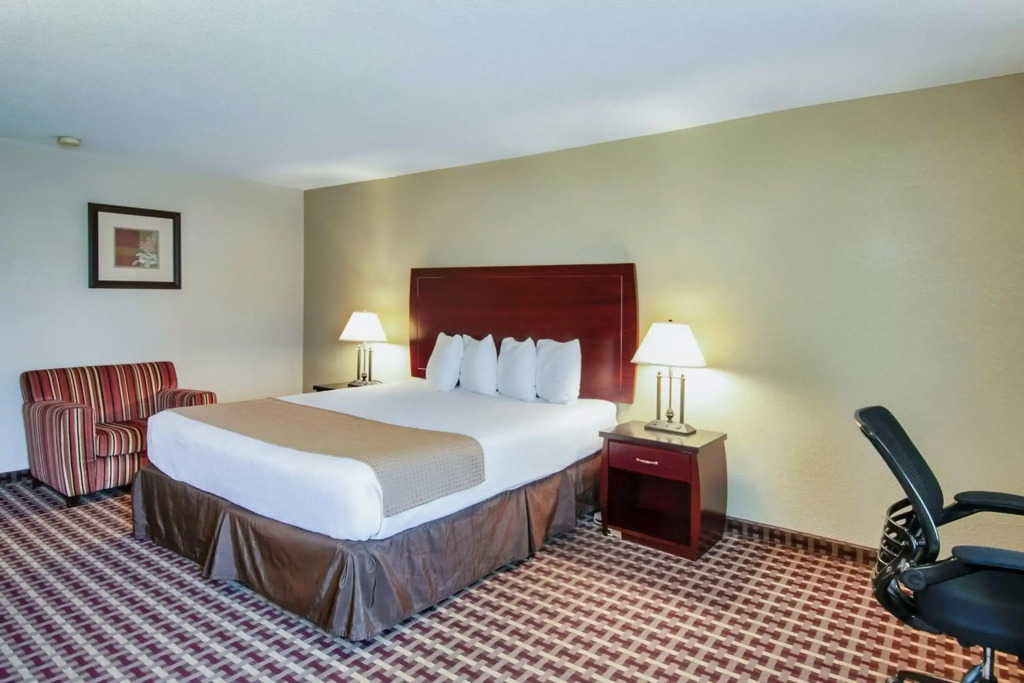 Days Inn & Suites by Wyndham Johnson City
