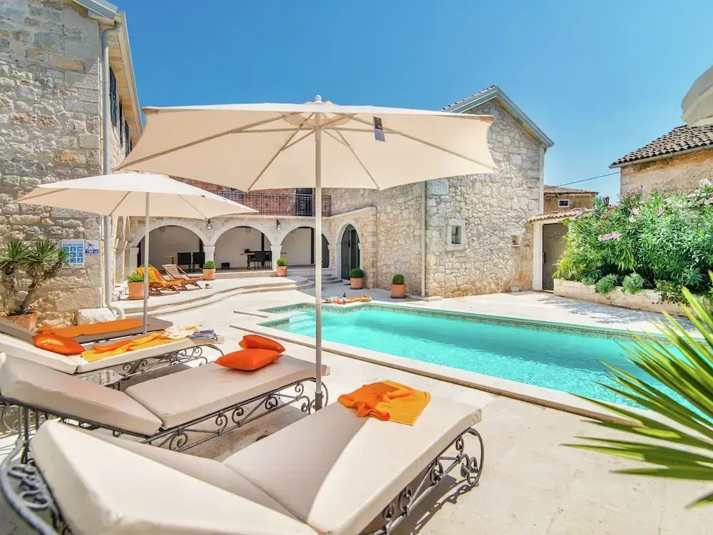 Holiday Home with Swimming Pool near Lim Bay & Beach