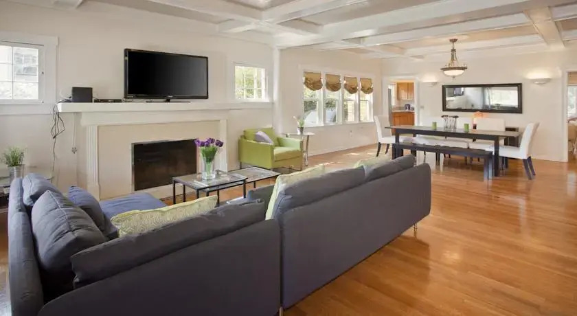 Hollywood Beachwood Retreat by LuxPads