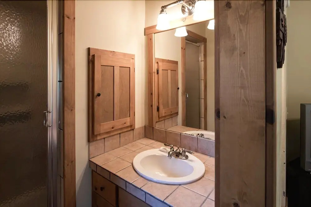 Alhambra - Three Bedroom Cabin