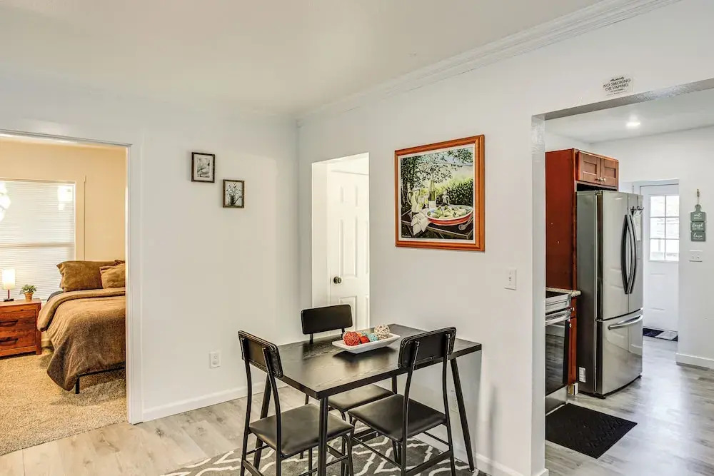 4 Mi to Several Museums: Quaint Tacoma Home