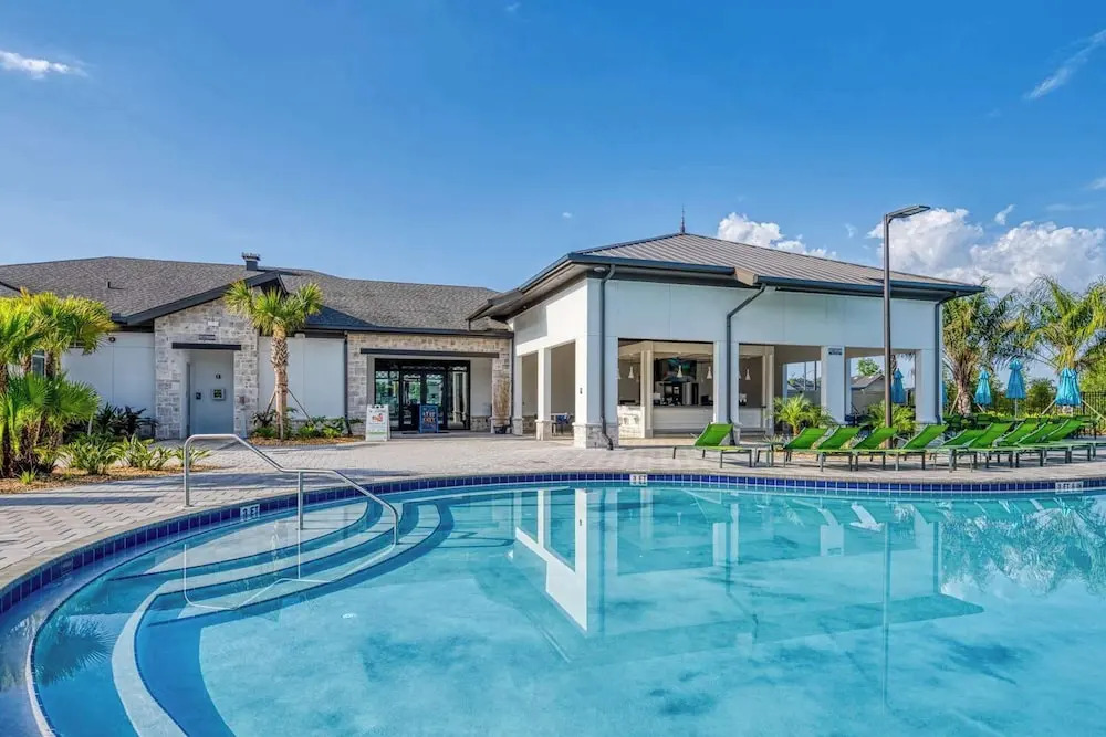 Stylish & Fun Retreat, Pool, Themed Rooms