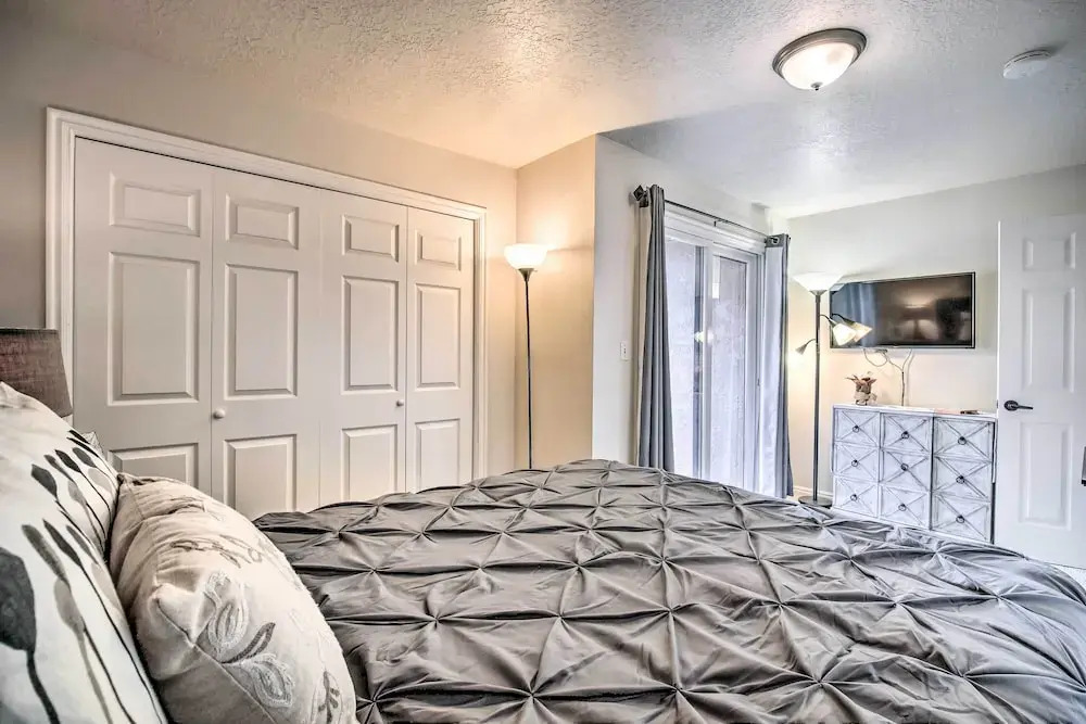 5 Mi to Town Square Park: Condo in Sports Village
