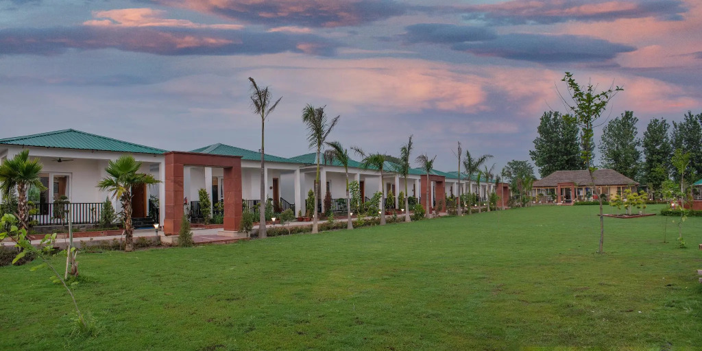Palms Grove Resort & Spa Corbett