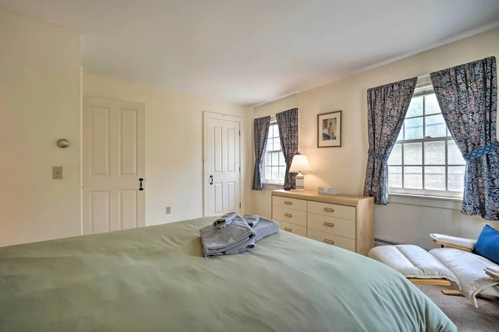 Chic Dover Home w/ Hot Tub: 1 Mi to Golf!