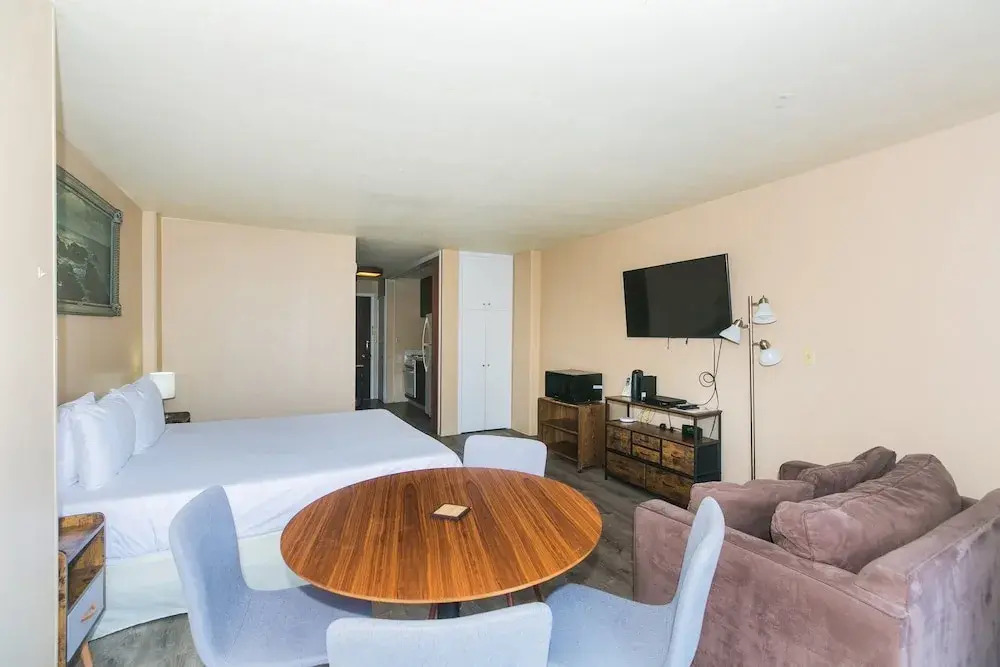 Ilikai Marina Studio City View Condos with Fully Equipped Kitchens & Free Wifi