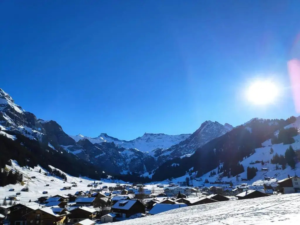Chuenislodge3 neu&stilvoll, 2Balkone, echtes Bijou mit top-Aussicht