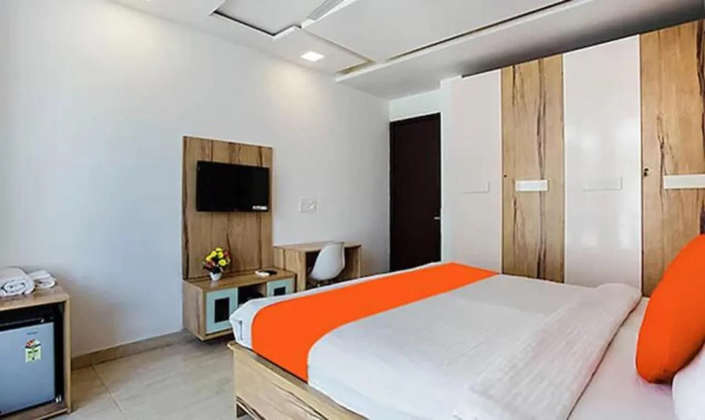 FabHotel Maya Civil Road