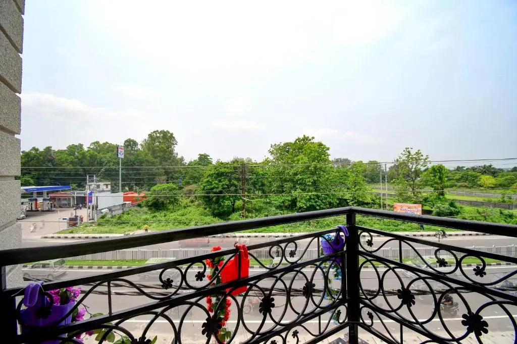 FabHotel Prime Grand Palace