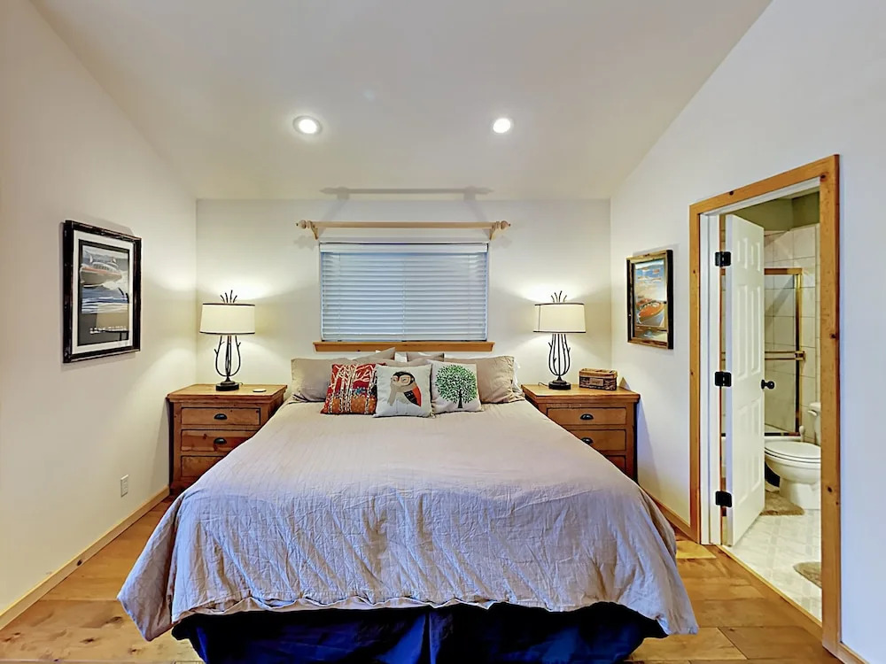 3BR 2 5BA Kings Beach Chalet by RedAwning