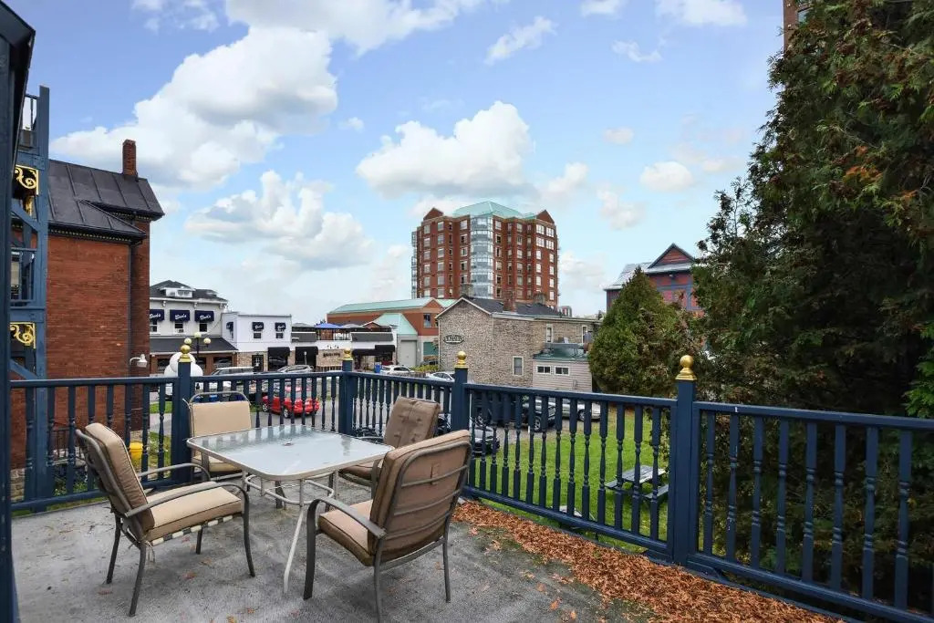 Noble Suites