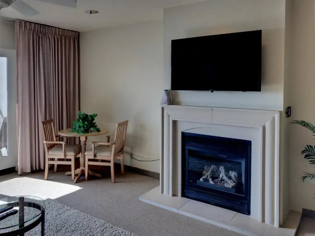 Beach House Inn & Suites