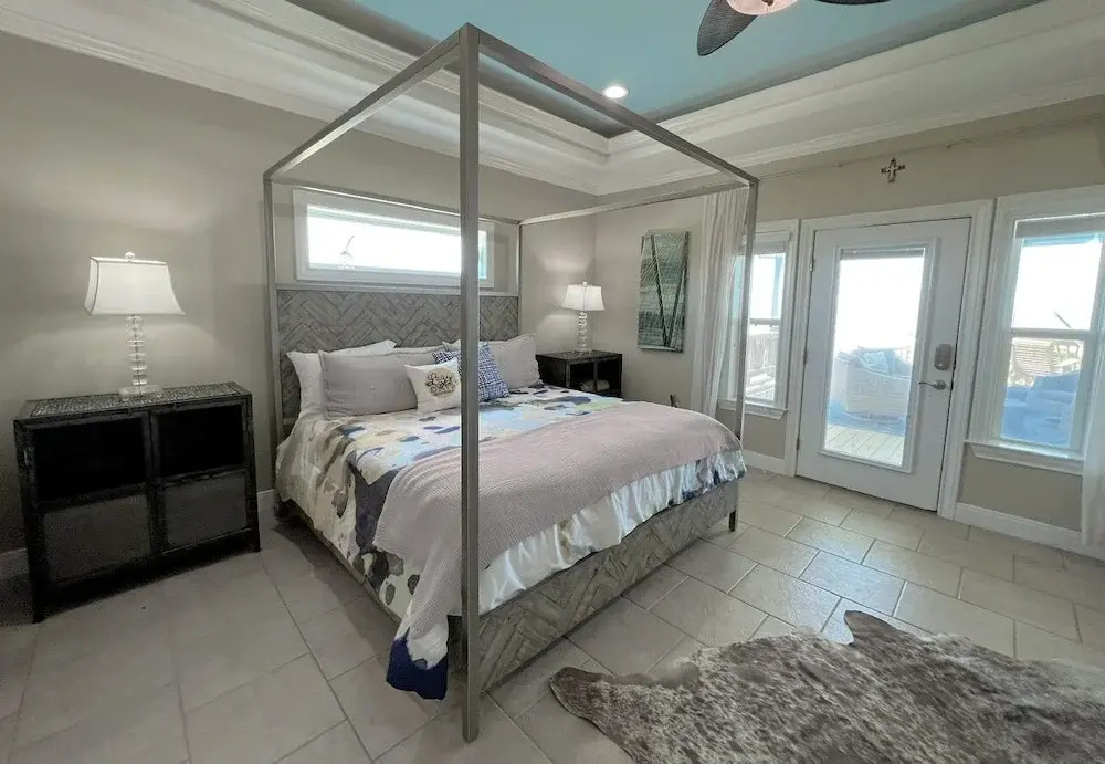 Lazy Days 4 Bedroom Home by Redawning