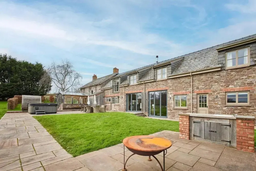 Host Stay Coed Barn