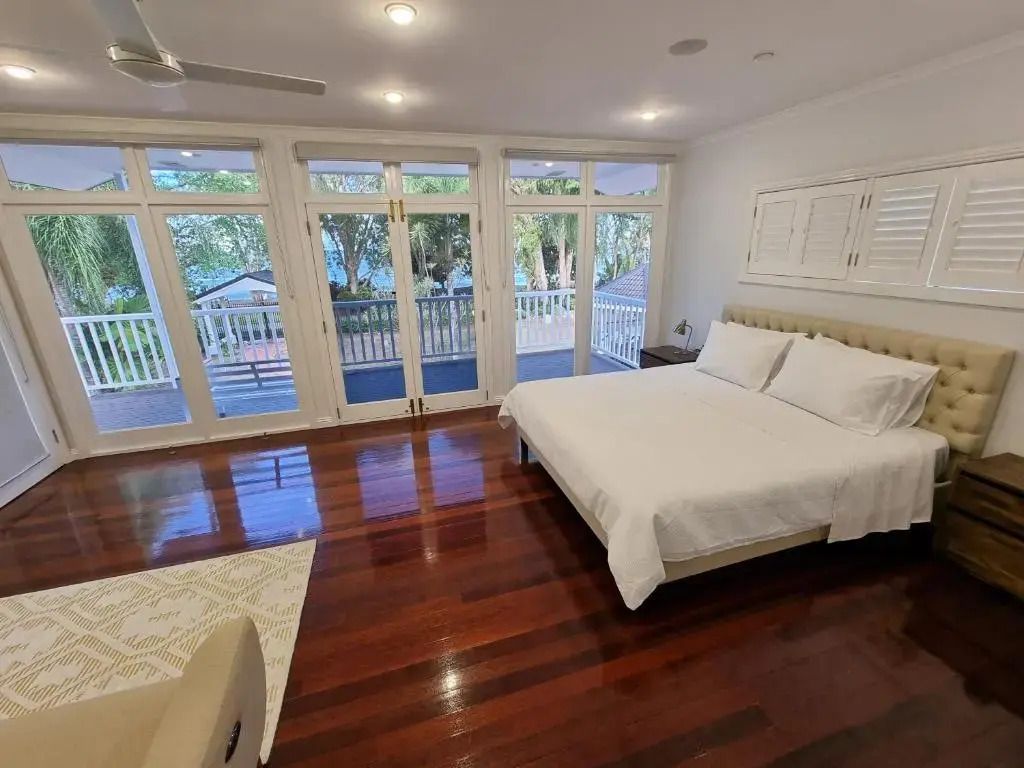 Willow Garden Stays Cairns - Beachfront 4 Bedroom Luxury Holiday Home