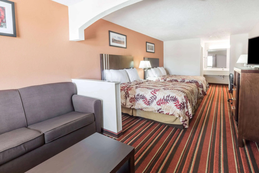 Days Inn & Suites by Wyndham Winnie