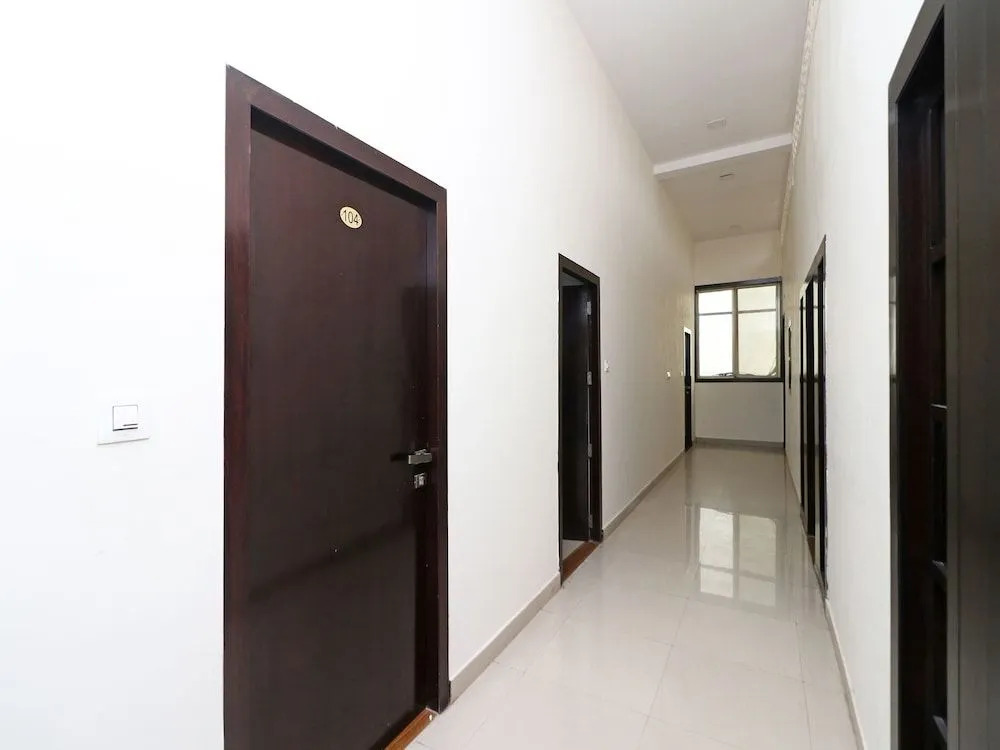 OYO 11878 Hotel De DS Plaza