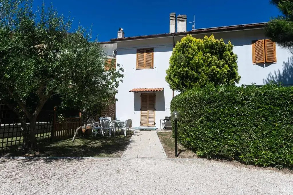N39 - Numana, Villa Con Giardino a Due Passi Dal Mare