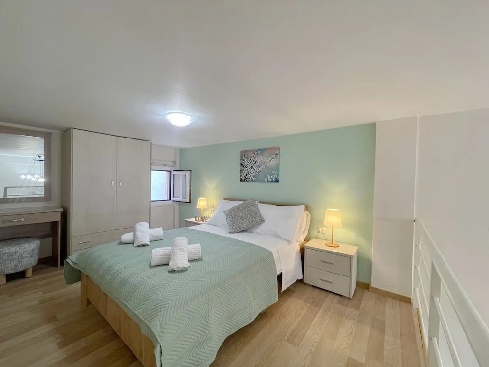 Pistachio Suite - Town Centre