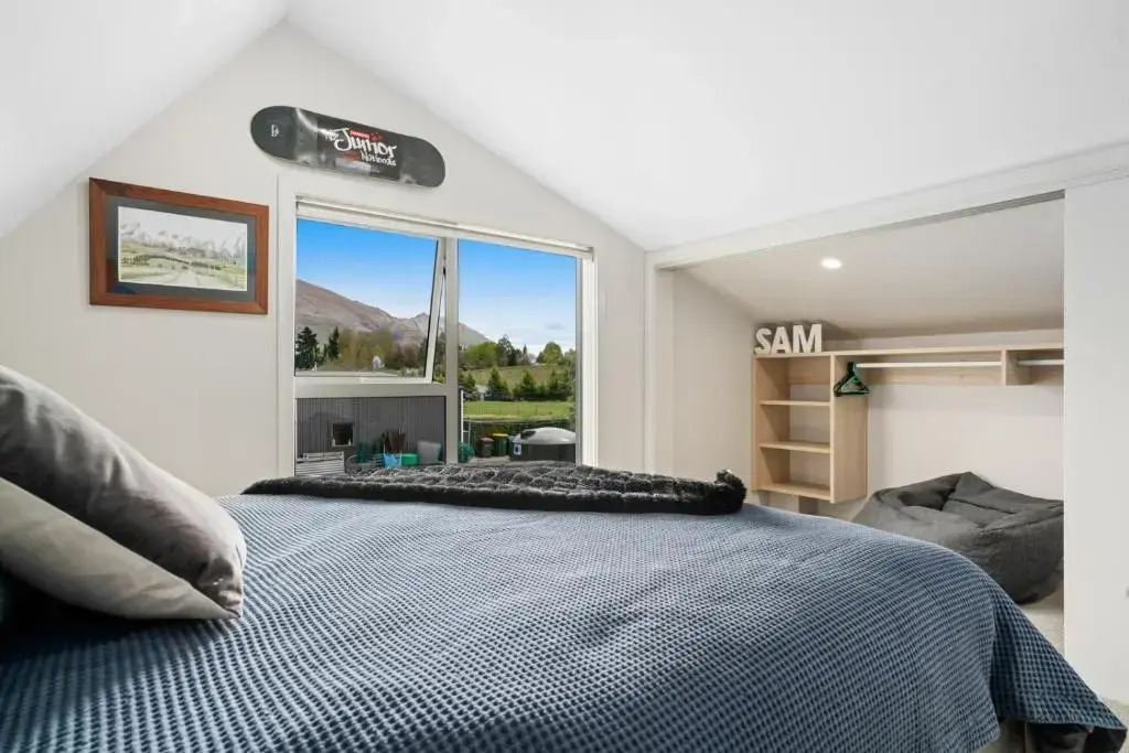 Carefree on Cleland - Wanaka Holiday Home