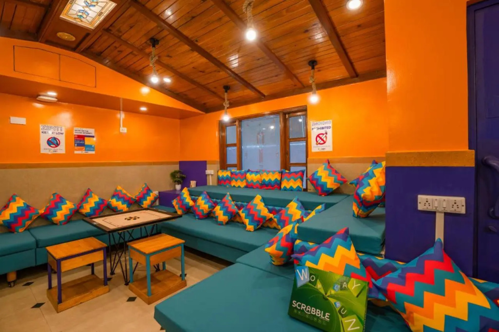 goSTOPS Bengaluru, Gandhi Nagar Majestic - Private Rooms & Dorms