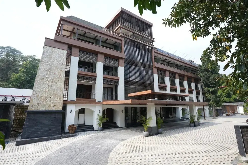 Pleasant Tree Hotels - Luxury Stay Amidst Nature
