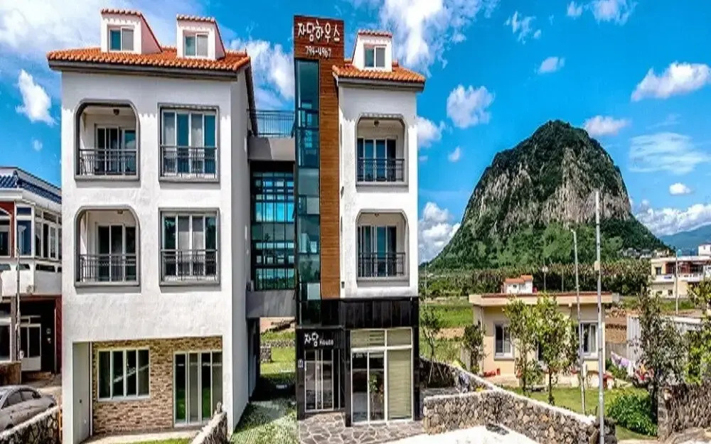 Seogwipo Jadam House Pension