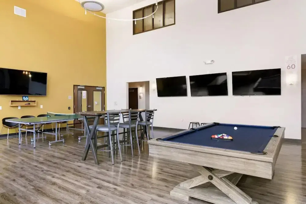 Milwaukee Beautiful Family 2BD 2BA Downtown Apartment