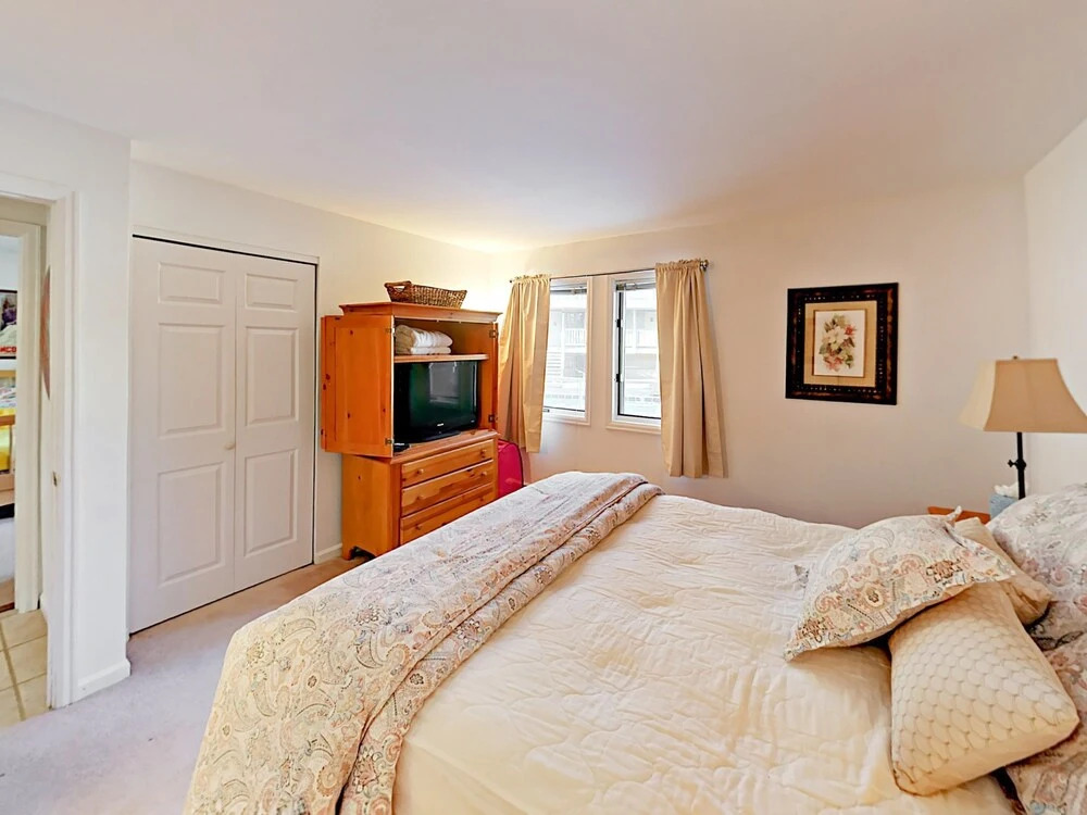 Upper Woodbridge #14-AB - 2 Br Condo